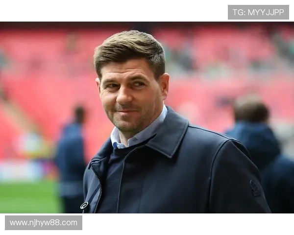 史蒂文·杰拉德：从安菲尔德的传奇球员到世界足坛的战术大师