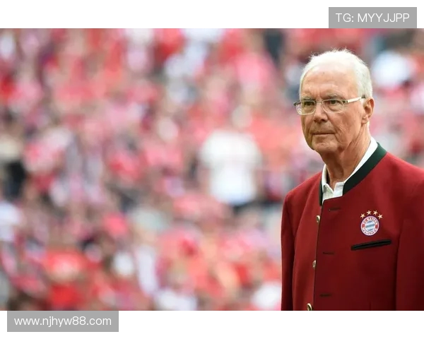 弗朗茨·贝肯鲍尔：足球场上的传奇人物与德国足球崛起的推动者