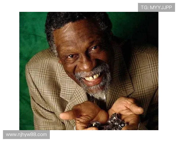 比尔·拉塞尔：篮球传奇的荣耀岁月与时代影响力解析