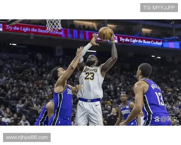 国王队与灰熊队激战至最后时刻上演绝杀精彩瞬间回顾