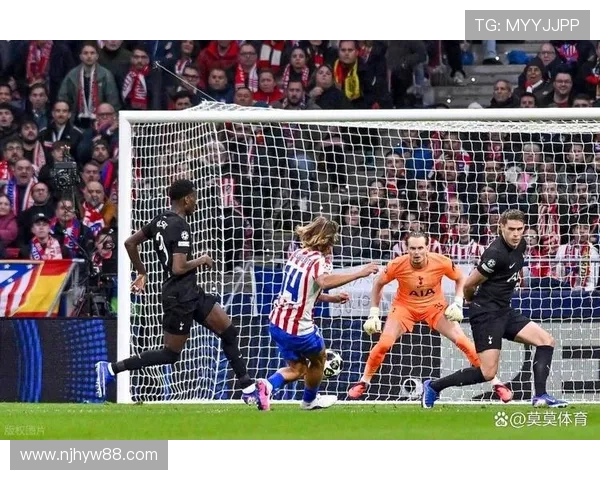 多特蒙德球迷暴力事件引发欧冠禁赛三场并罚款50万欧元